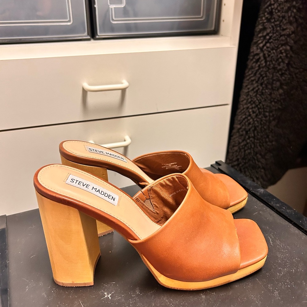 Steve Madden Brown-Tan Leather Block Heel Mules